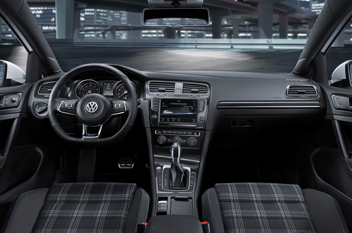 Многополярный мир гибридного Volkswagen Golf GTE был представлен публике во всей красе